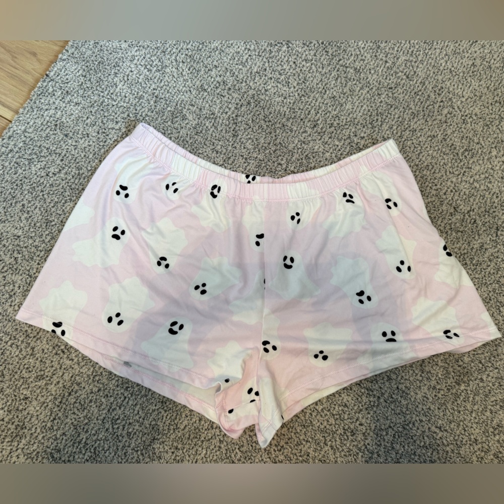Pink Ghost Print Women's Shorts